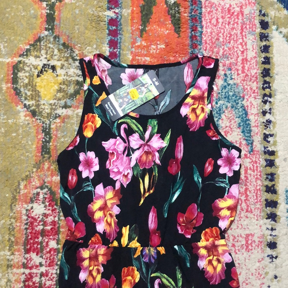 round hem maxi dress - Picture 3 of 4